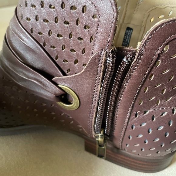 SPENCO Western Perforated Leather Ankle Booties Pricilla 9D, Bro… Gorpcore - Picture 7 of 11